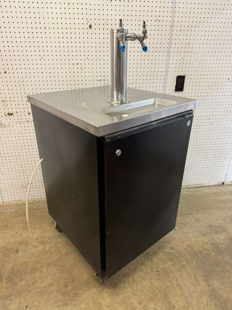 Used 24" Beverage air BM23-B-142 Refrigerated Kegerator