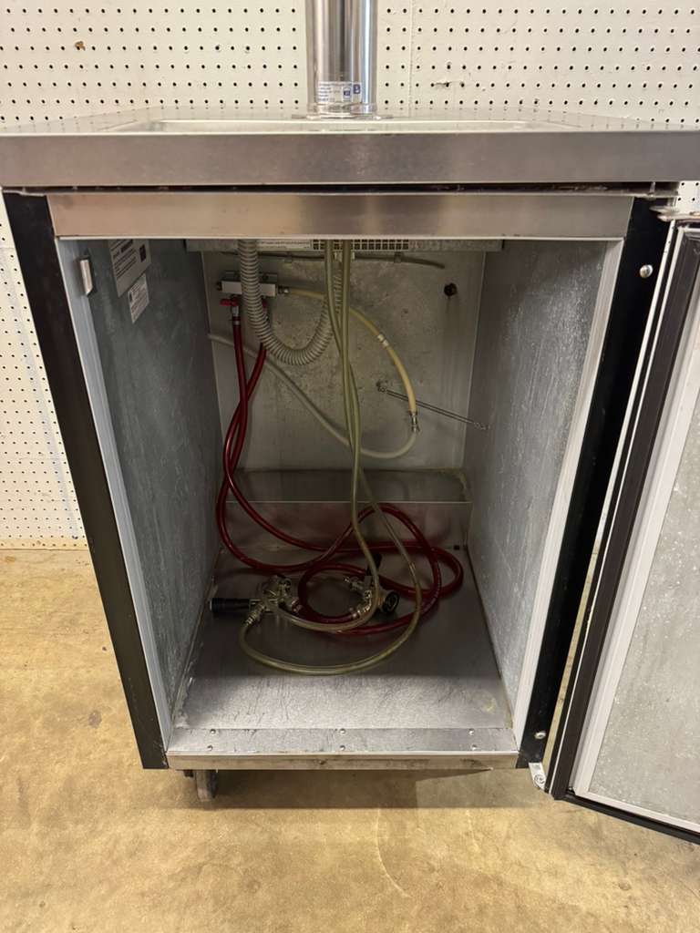 Used 24" Beverage air BM23-B-142 Refrigerated Kegerator