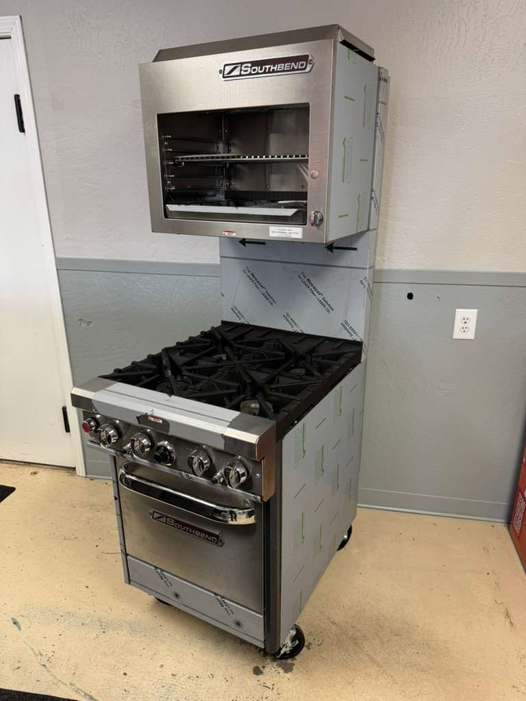 Unused 24" Southbend 4241E NG Range with a Southbend P24-CM-R NG Cheese Melter
