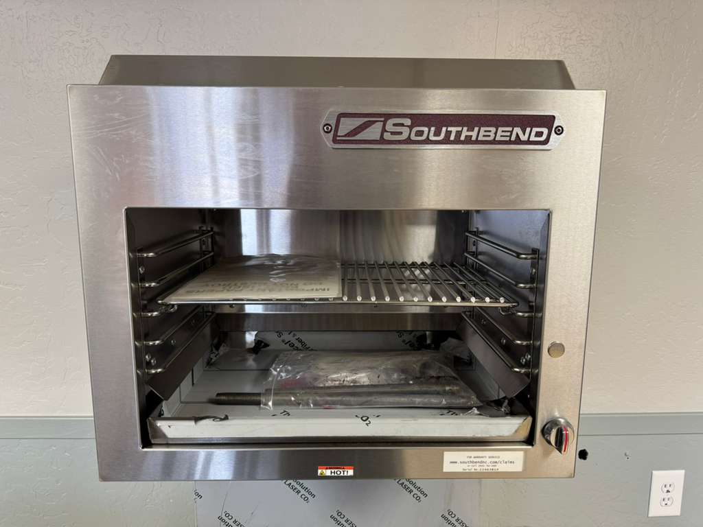 Unused 24" Southbend 4241E NG Range with a Southbend P24-CM-R NG Cheese Melter