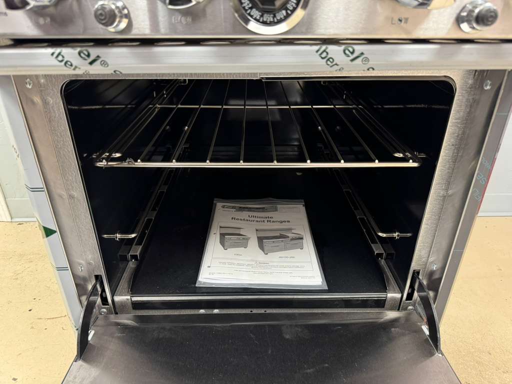 Unused 24" Southbend 4241E NG Range with a Southbend P24-CM-R NG Cheese Melter