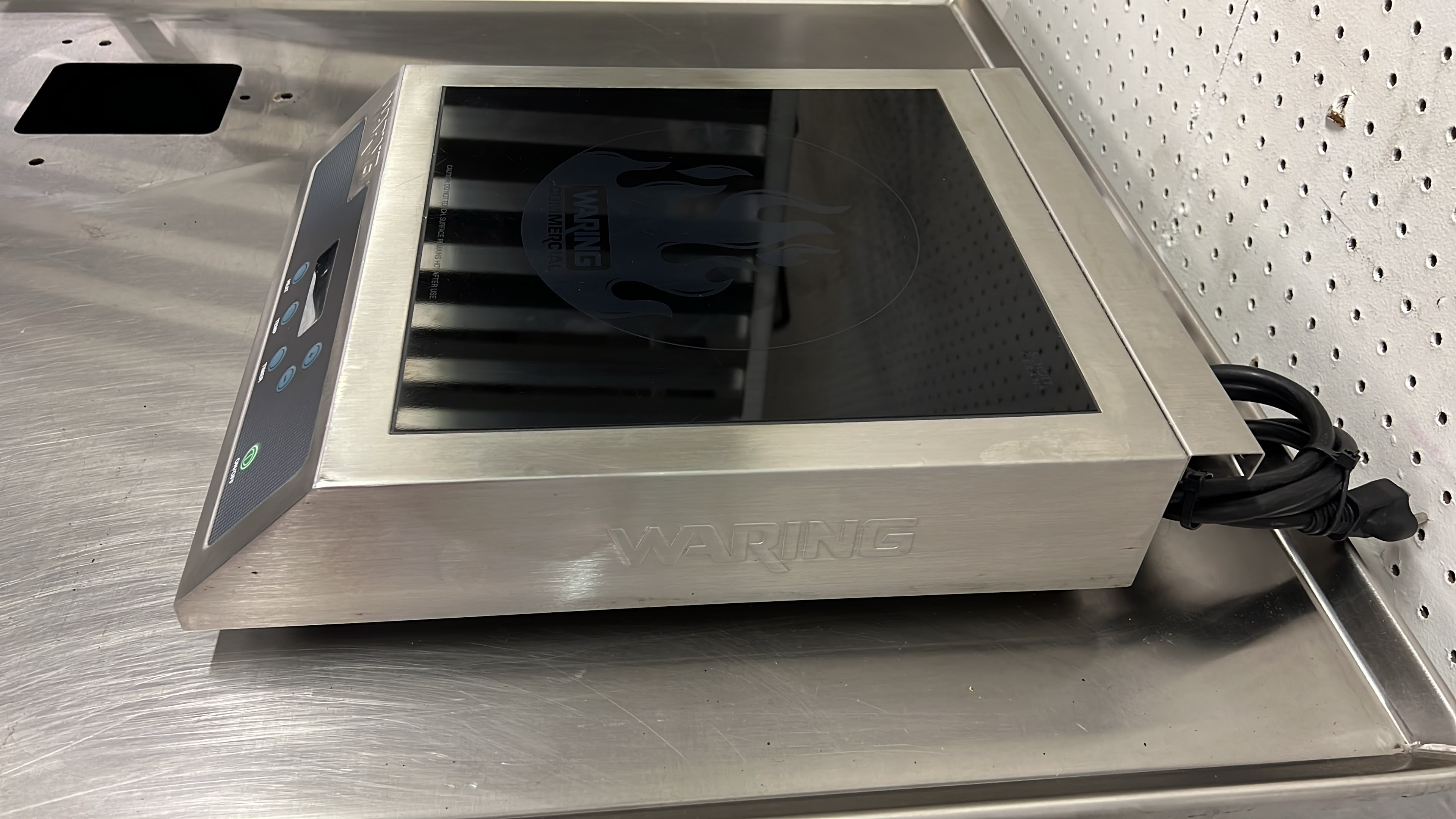 Used Waring WIH400 Heavy-Duty Single Induction Countertop Electric Range 120V