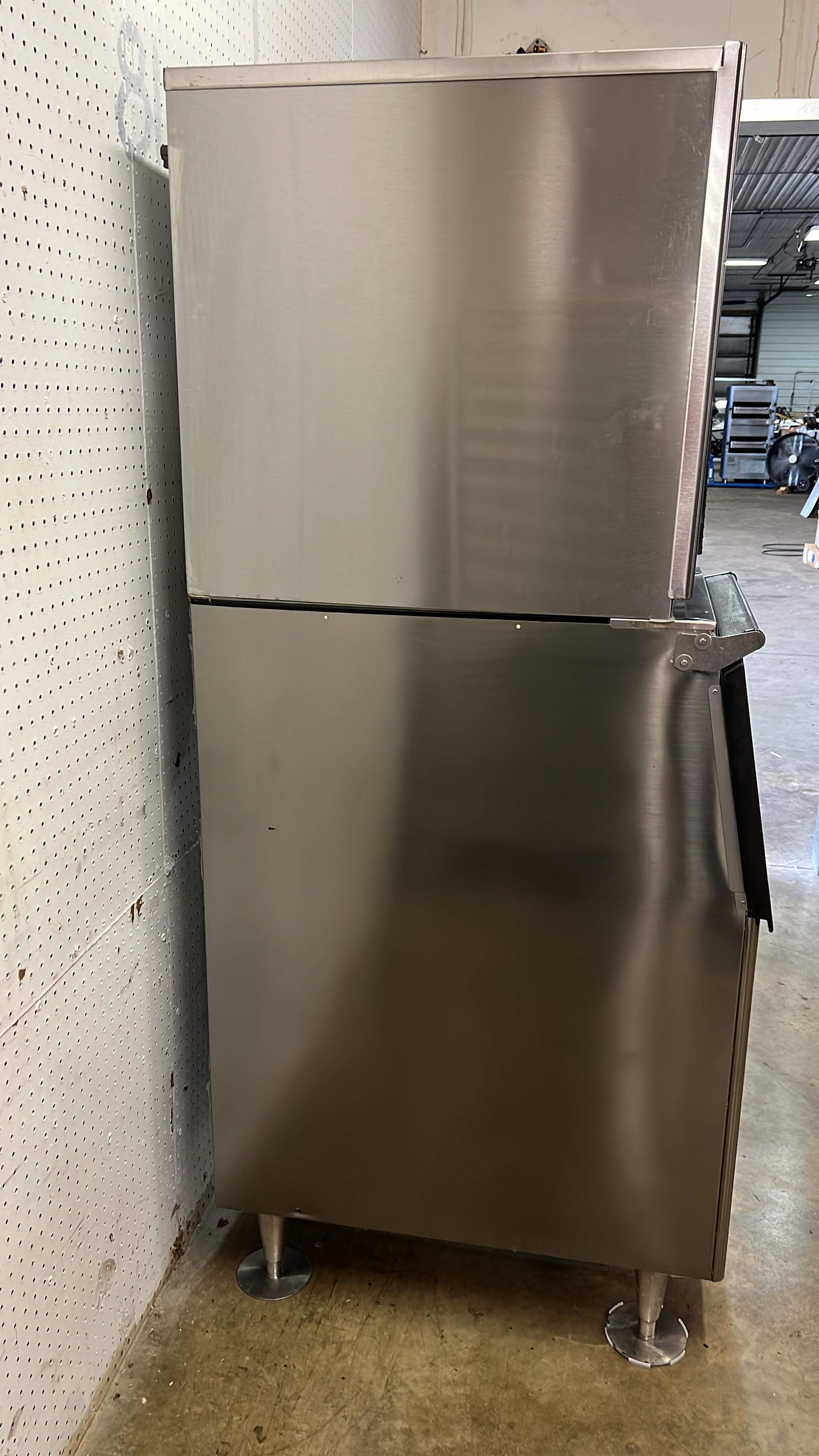 Used 22" Hoshizaki F-801MWJ-C Water Cooled Nugget Ice Machine With 300lb Bin - 115V - JJ