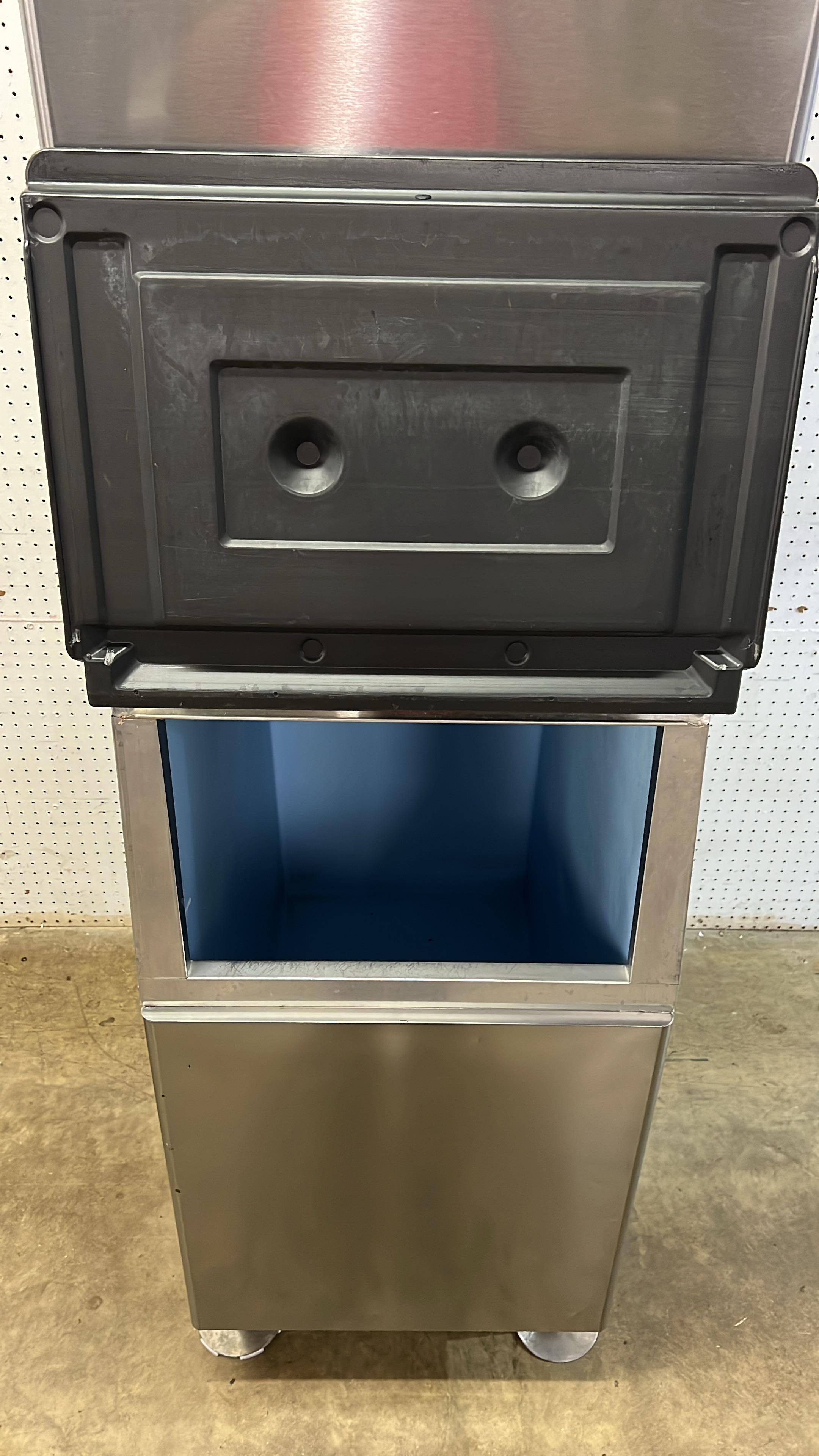 Used 22" Hoshizaki F-801MWJ-C Water Cooled Nugget Ice Machine With 300lb Bin - 115V - JJ