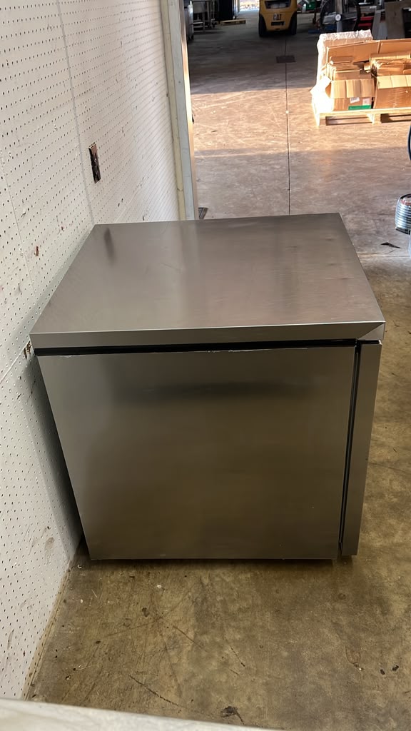 Used 27" Hoshizaki UR27A-LP Single Door Undercounter Refrigerator 120V - TH