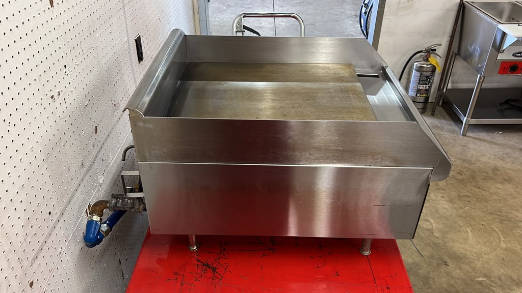 Used 24" Southbend HDG-24 Thermostatic NG Griddle 60,000 BTU with a 1" Plate - TH