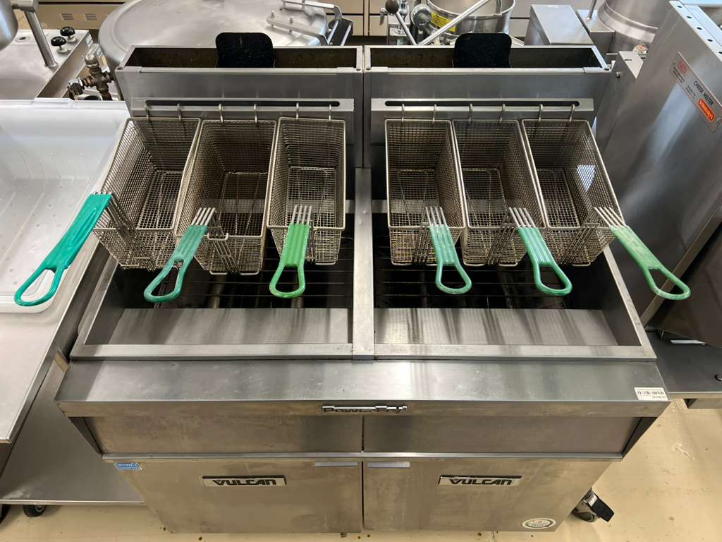 Used Vulcan 2TR65AF-1 PowerFry3 Natural Gas Floor Fryer 130-140 lb. 2 Unit Floor Fryer 160,000 BTU on Casters