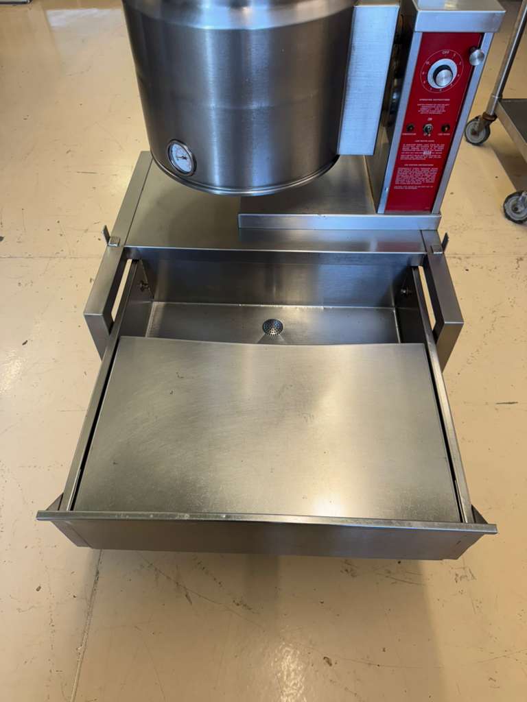 Used Crown Steam EC-12TW 12 Gallon Electric Tilting Kettle - 3PH