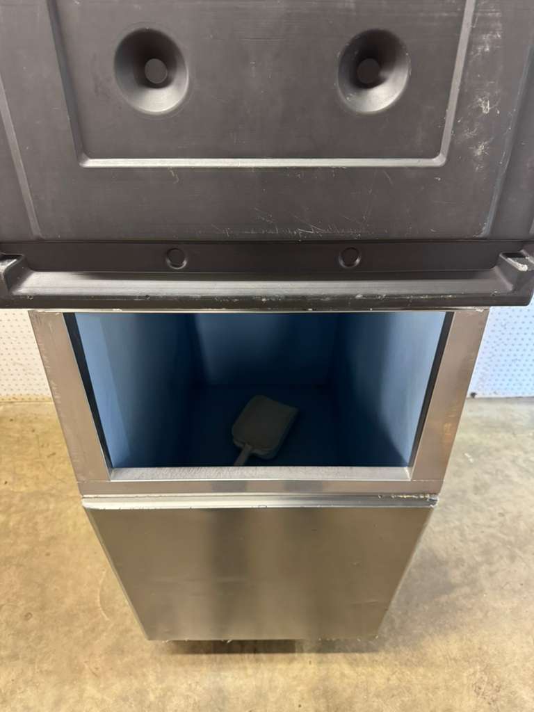 Used Hoshizaki KM-650MAH Crescent Cuber Air Cooled 520lb/24hr Ice Machine 208V - FG