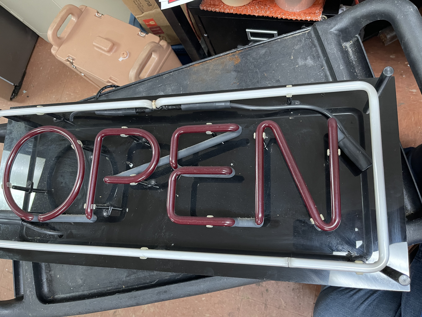 Green and Red Neon Open Sign