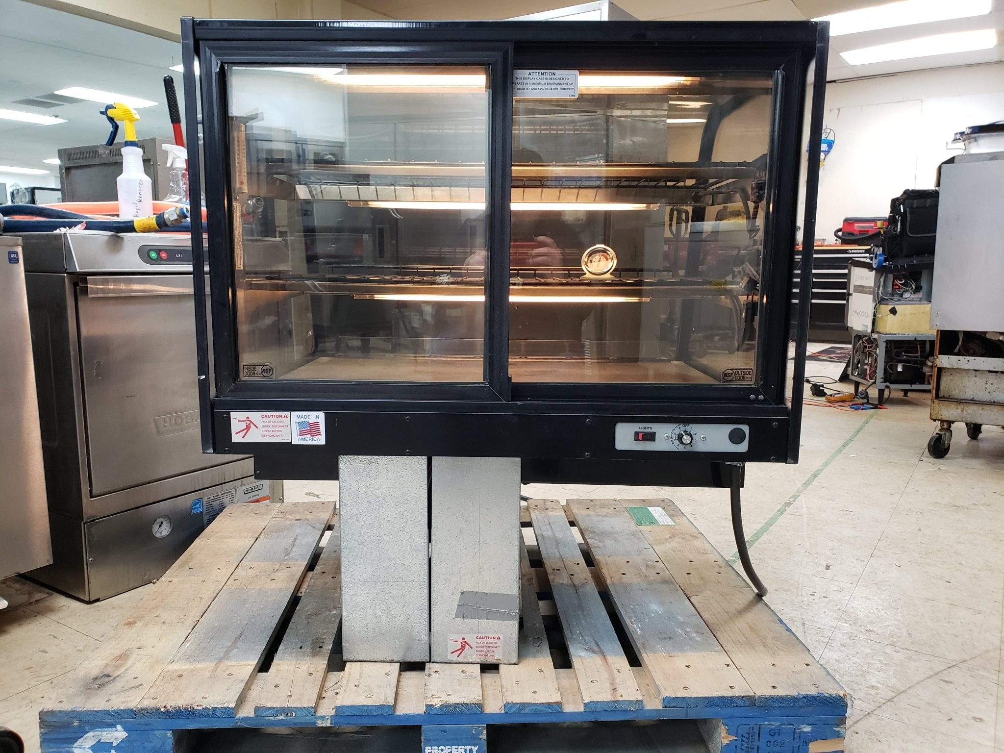 Used Federal Industries ERR3628 36" Counter Top Refrigerated Merchandiser Cooler