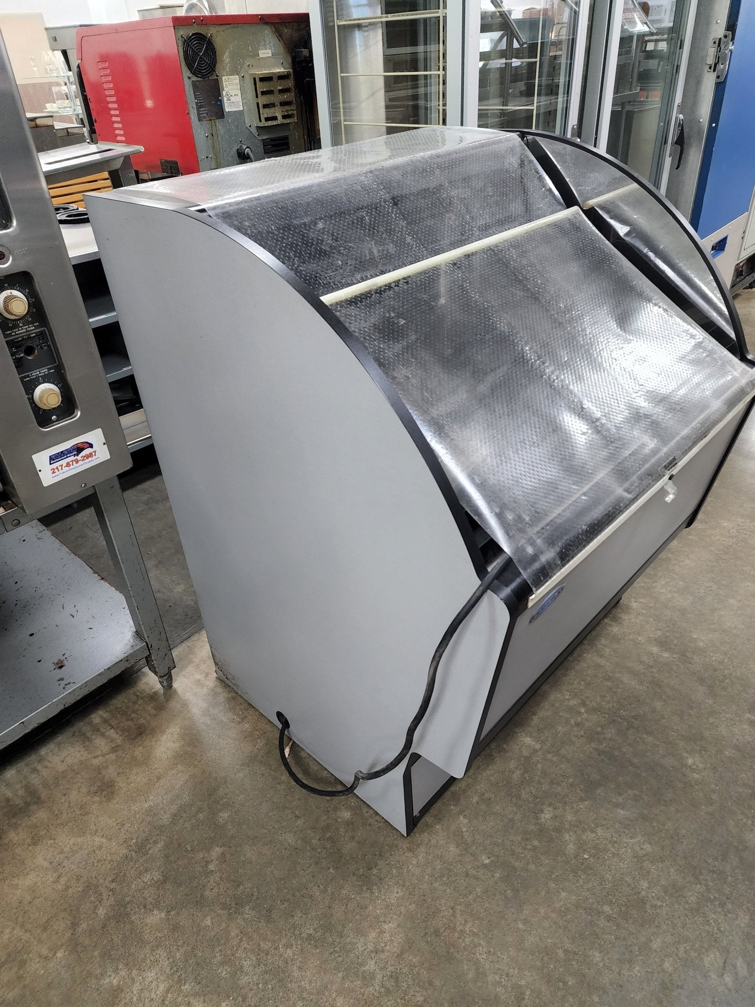 Used Federal Industries Elements Black 35" Air Curtain Grab & Go Merchandiser Display Case - 7.8 Cu. Ft. - Used - Falcon Restaurant Supply - 5