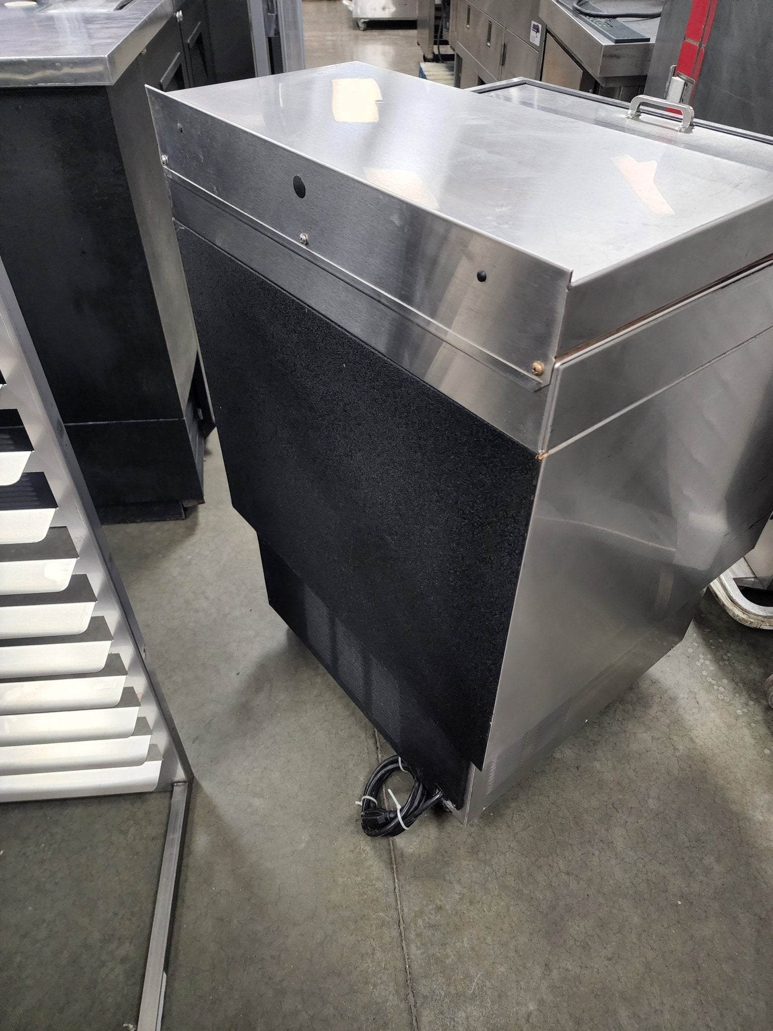 Used Glastender MF24-S2 - Underbar Glass Froster, 24"W X 24"D, Self-contained Refrigeration 120V
