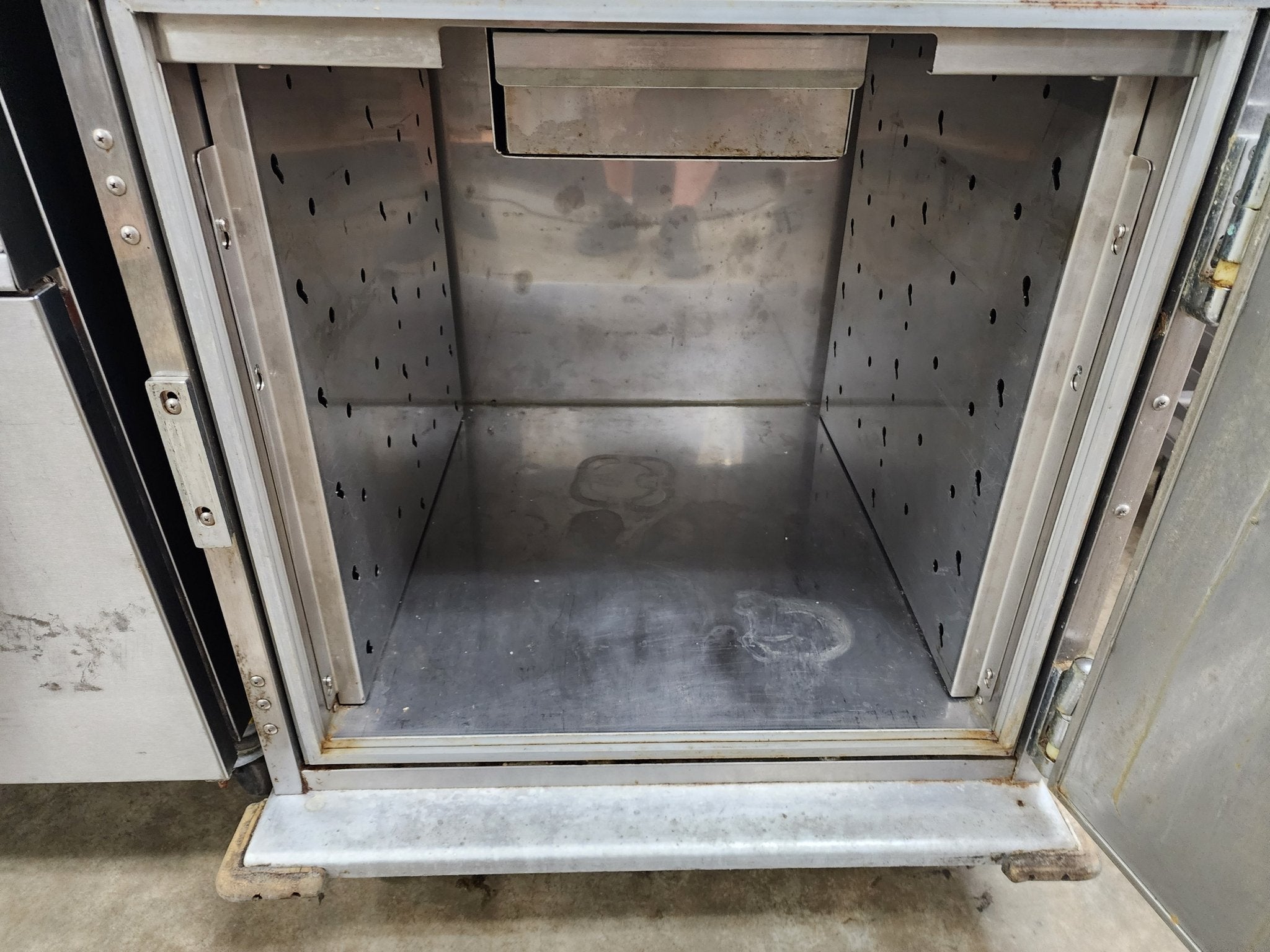 Used Henny Penny HC - 908 Half Height Heated Warming Holding Cabinet 120V 2086W - Falcon Restaurant Supply - 2