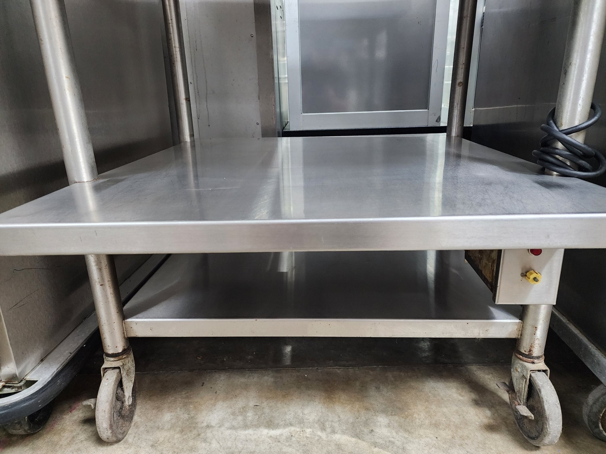 Used Wasserstrom C/D120 - 03 - 25 Heated Table 120V - Falcon Restaurant Supply - 3