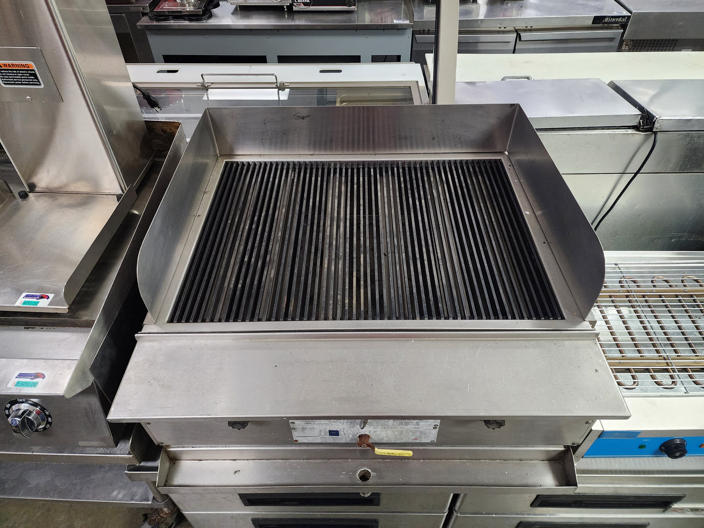 SmokLess SB3633 Char Broiler - Natural Gas w/water hookup