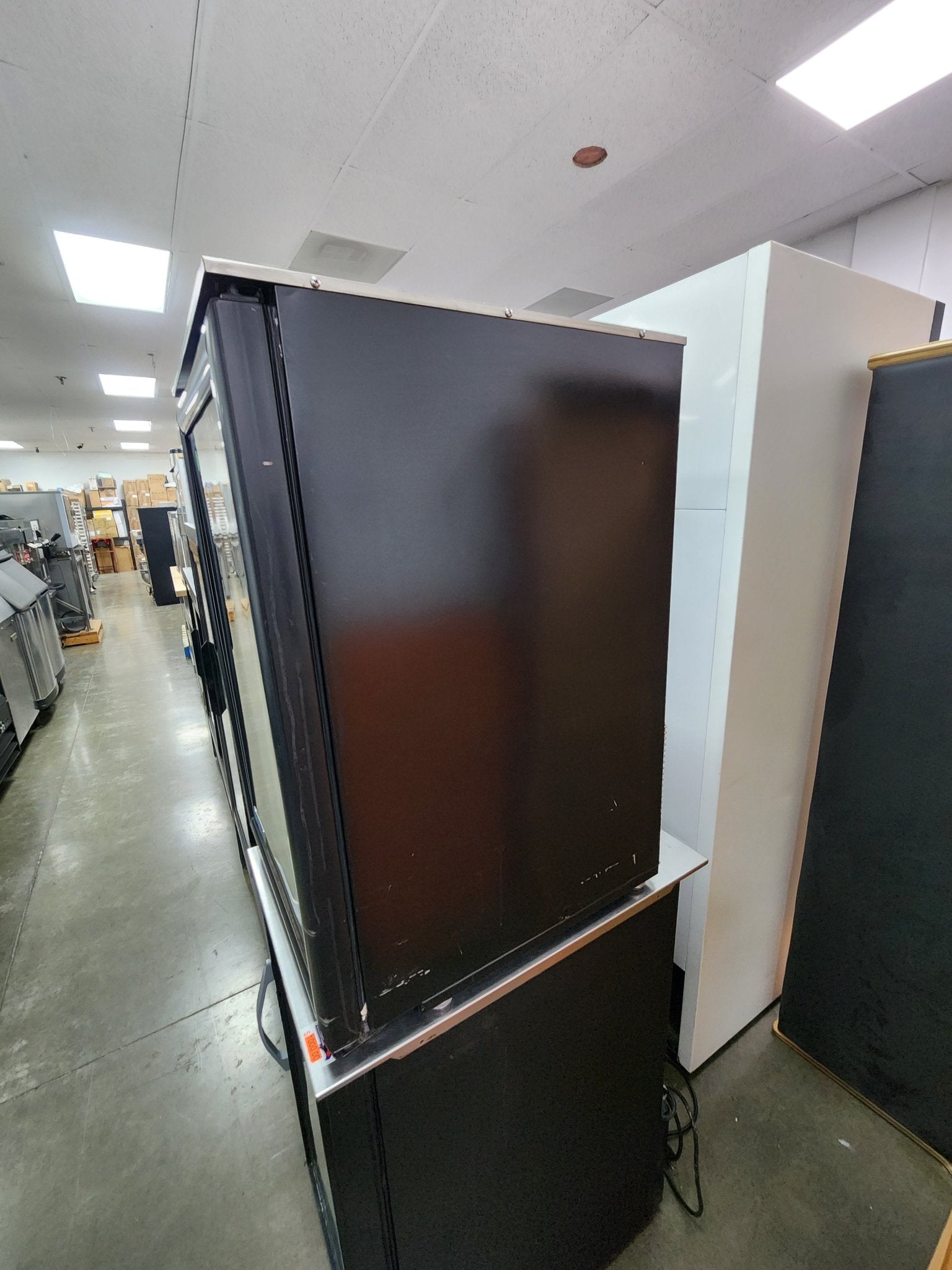 Used Imbera EVC04 21" Countertop Merchandiser Refrigerator, Right Hinge - Falcon Restaurant Supply - 3