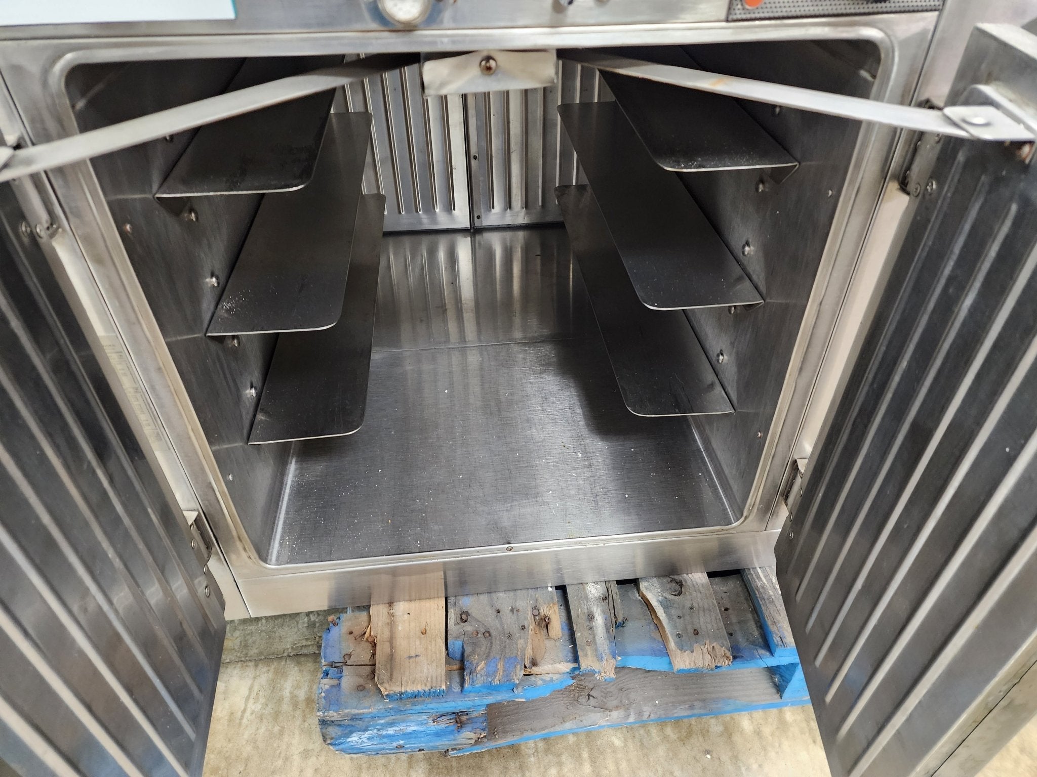 Used Thermotainer 1552P - V3 Thermal Container Pass - Thru Food Warmer 208V 3PH - Falcon Restaurant Supply - 2