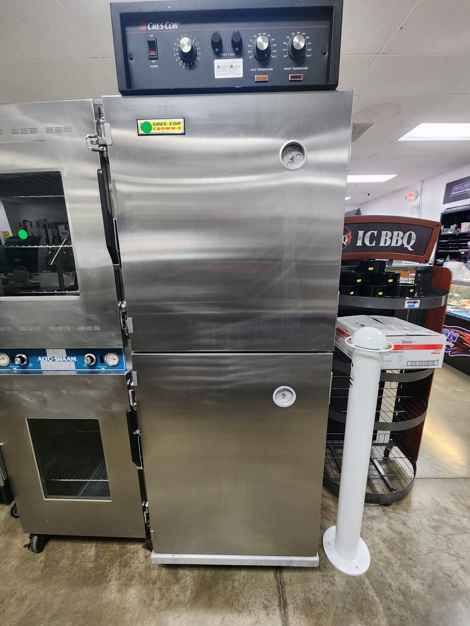 Used Cres Cor 0071 090 ACB & 141FSS Roast & Hold Cabinet 220V - Falcon Restaurant Supply - 1