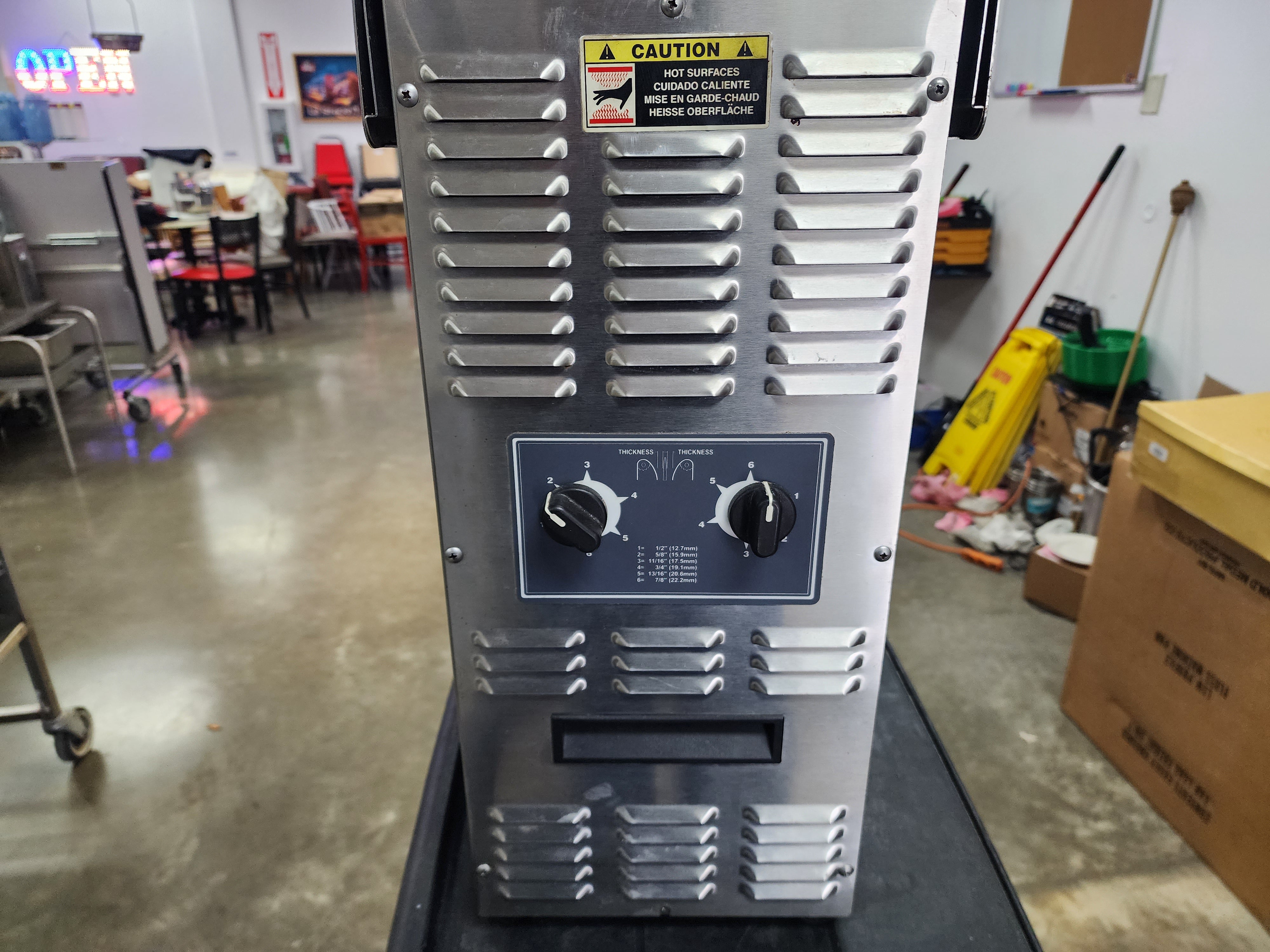 Used Antunes VCT-1000-9210709 Vertical double sided Toasting Toaster, 220v